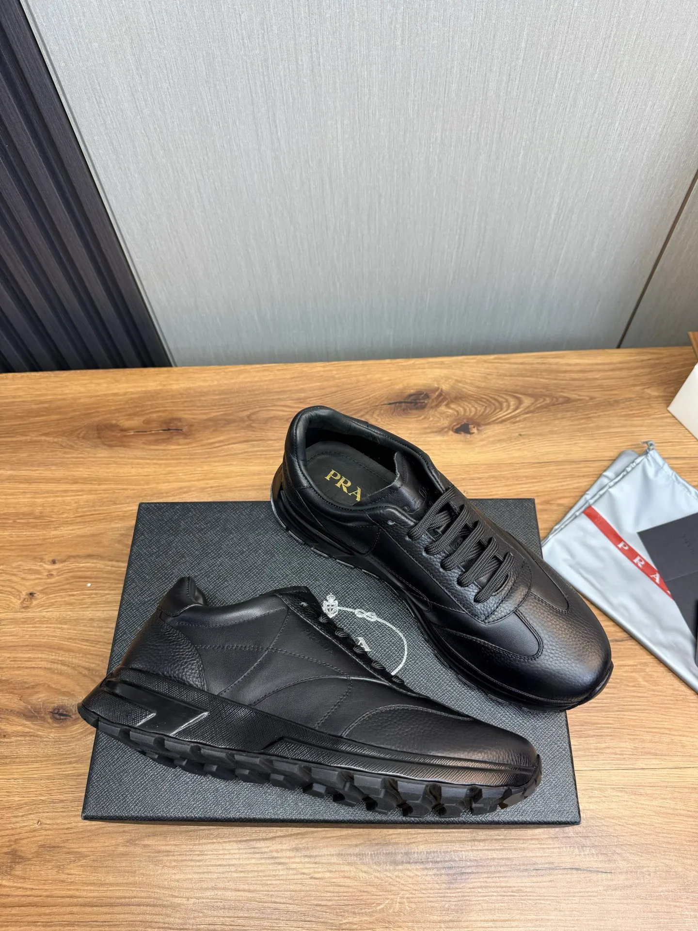 Men's shoes 💰800💰 [PRADA] Men's shoes are popular in the counter, official website is synchronized, 1 high-quality shipment ✔️Original cowhide + cowhide lining, 1🆚1 replica, original sole, 38-45 (38.45 custom-made, non-returnable)